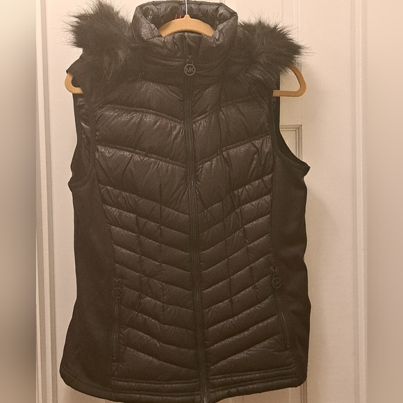 MICHAEL KORS Black Quilted Puffer Vest W/Faux Fur Trim, Removable Hoodie, Sz L - Picture 14 of 16